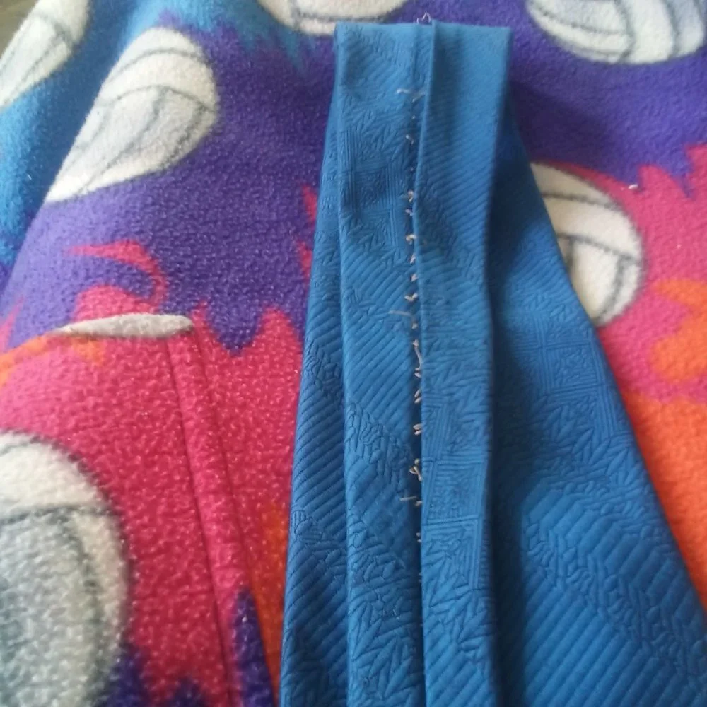 GREAT UC A DESIGN CLASSIC VINTAGE ROYAL BLUE TIE
